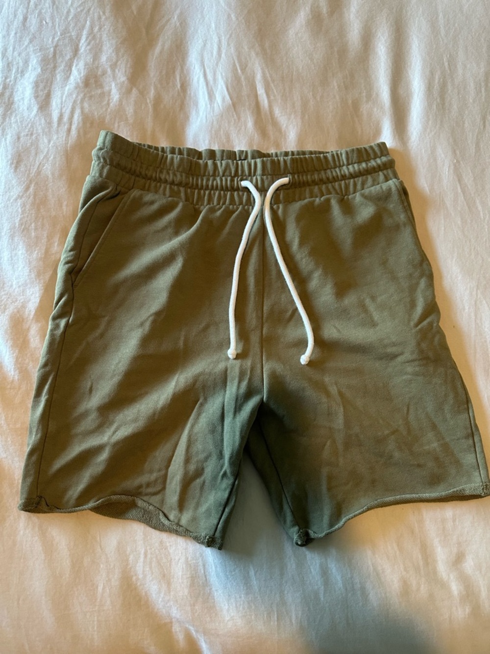 Mens H&M Regular-Fit Raw-Edge Hem French Terry Sweat Shorts - Olive Green Size M